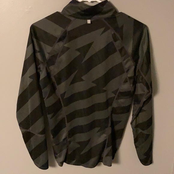 Nike 1/4 Zip Striped Athletic Shirt (S) - Picture 3 of 3